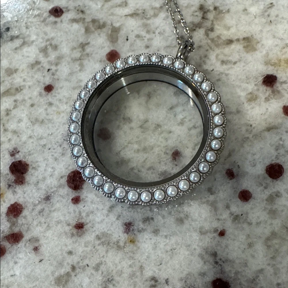 Origami Owl Pearl face, Silver Living Locket and Necklace & Interchangeable Ring - Picture 2 of 5